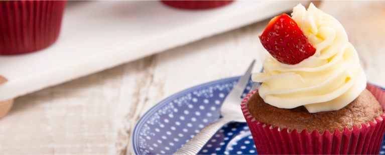 Cupcake de bombom com morango