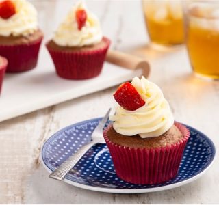 Receita Cupcake de bombom com morango