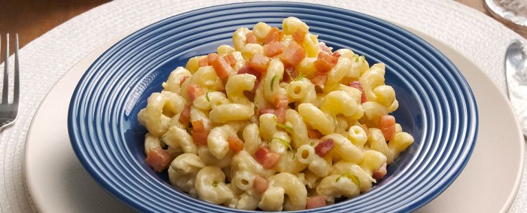 Macarrão com molho de limão e bacon