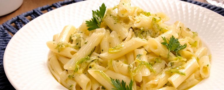 Macarrão sem glúten com abobrinha