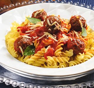 Receita Macarrão sem glúten com almôndegas