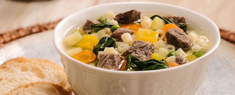 Sopa de Macarrão com Carne