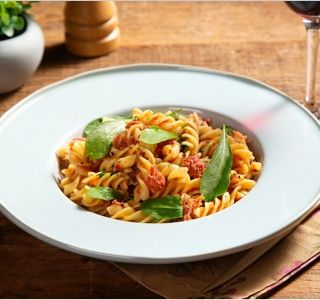 Receita Macarrão com carne seca e rúcula