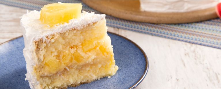 Bolo de abacaxi com coco