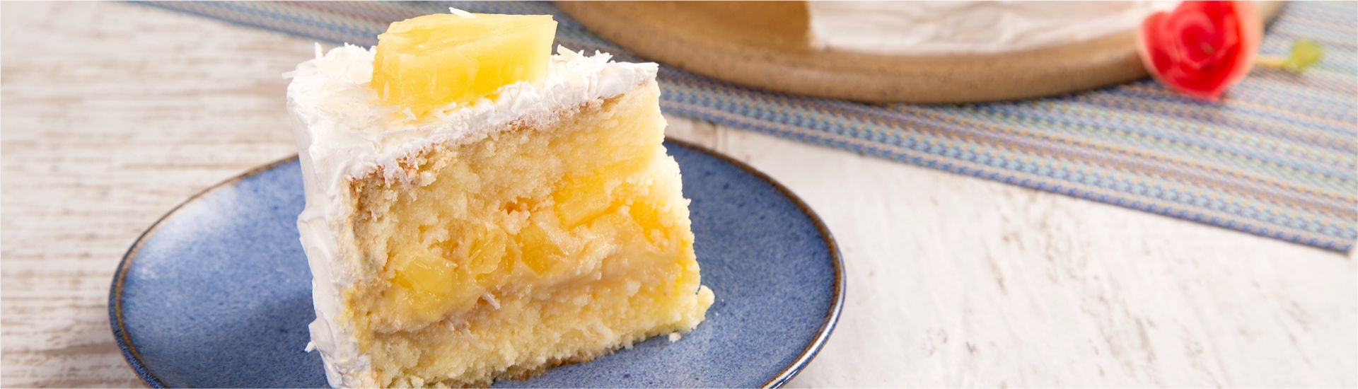 Bolo de abacaxi com coco
