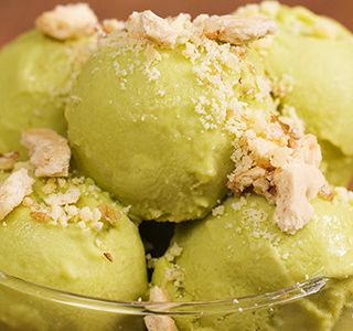 Receita Sorvete de abacate com farofa doce