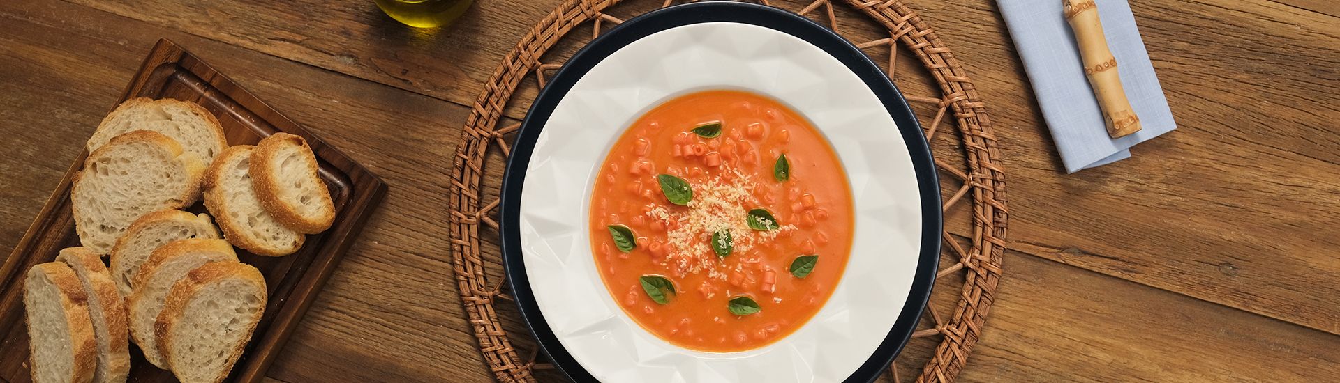 Sopa de macarrão com tomate