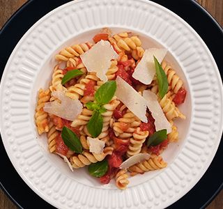 Receita Macarrão ao molho rústico e pecorino