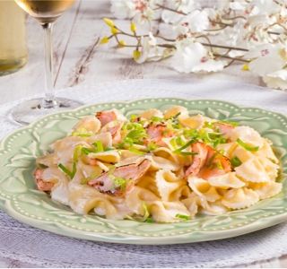 Receita Macarrão com salmão e alho-poró