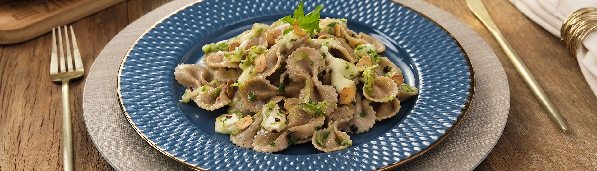 Macarrão com abobrinha e queijo brie