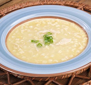 Receita Caldo de mandioca com frango e macarrão