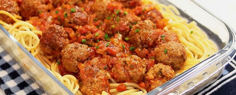 Macarronada com Almôndegas
