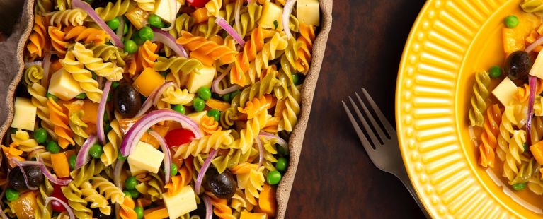 Salada de macarrão à primavera
