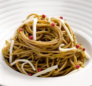 Receita Macarrão integral ao molho pesto de rúcula