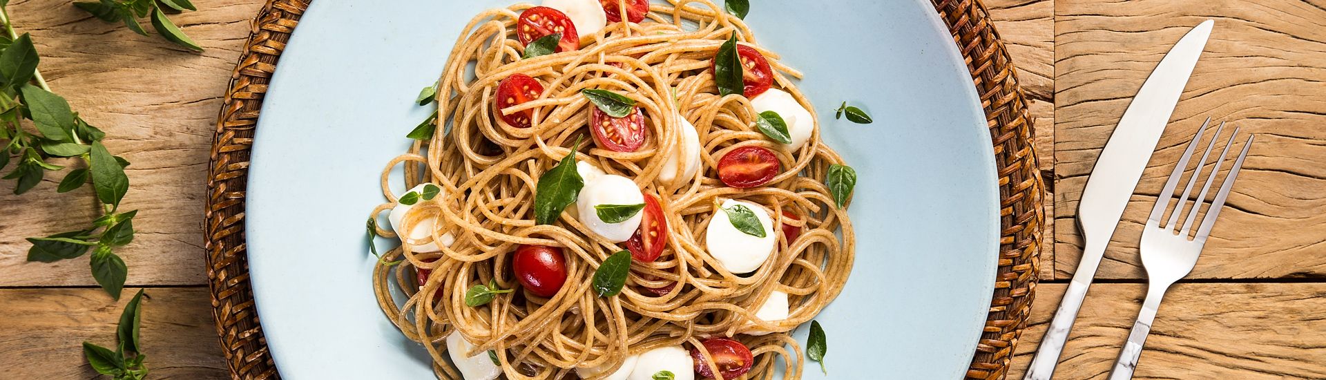 Macarrão integral à caprese