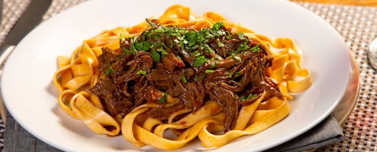 Macarrão com ragu de costela
