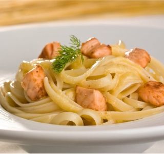 Receita Macarrão ao molho de maracujá, perfume de anis e salmão