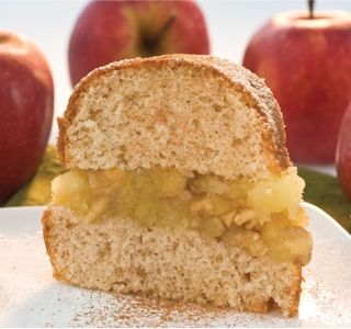 Receita Bolo de canela com recheio de geleia de maçã e nozes